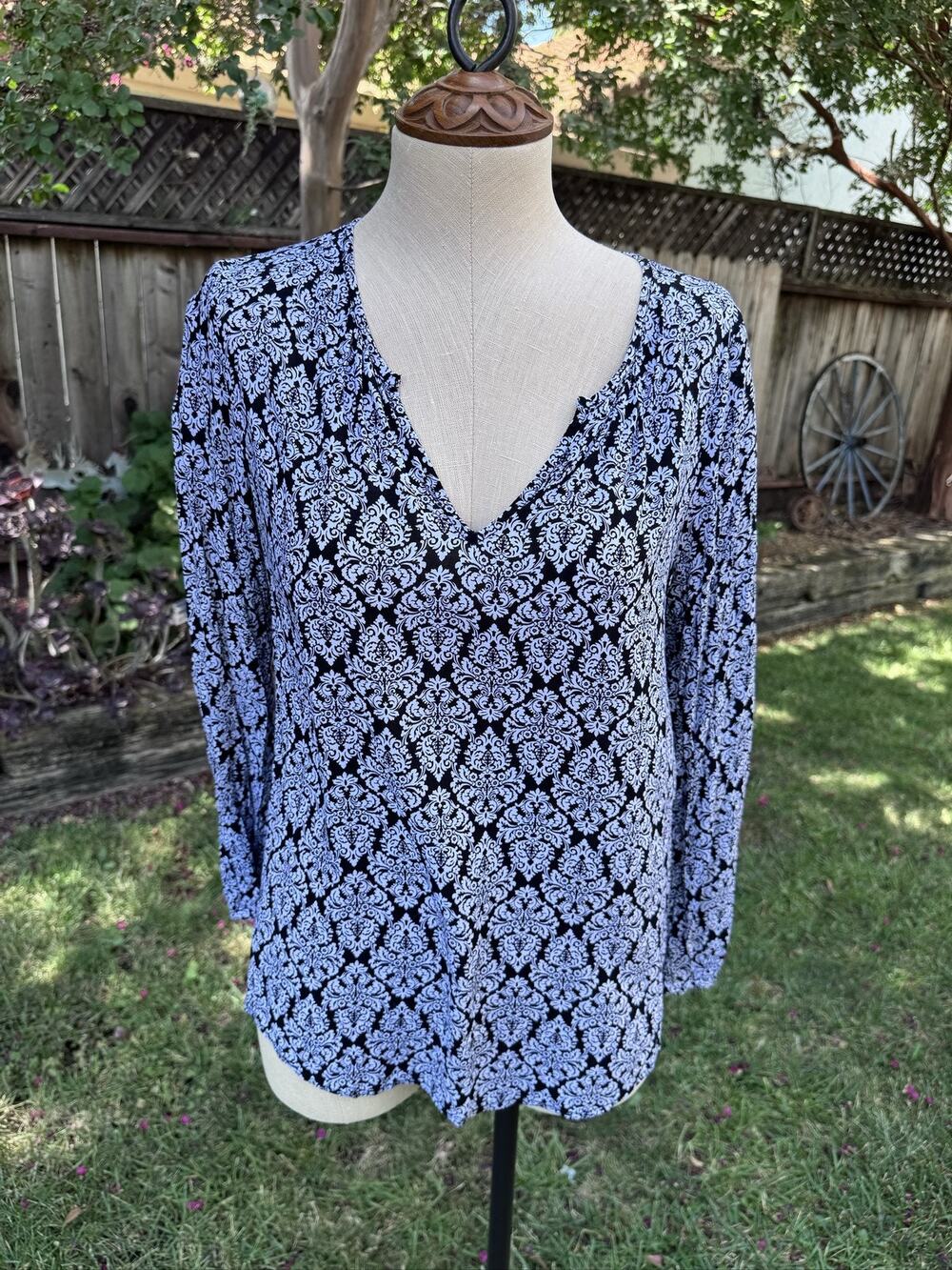 Old Navy Damask Print V-Neck Long Sleeve Blouse Black White M Rayon Top
